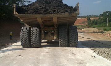 The road mines that are already using Terrafirma bypassed by trucks loaded with 80 tons in Indonesia